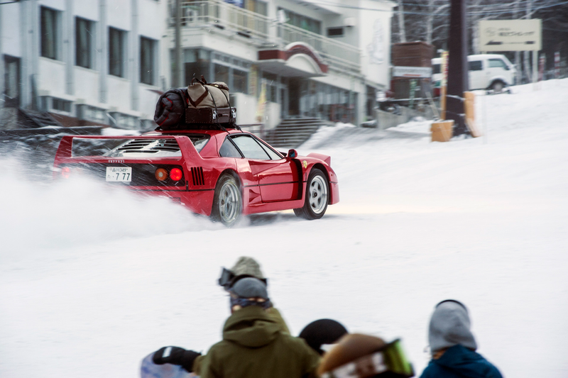 The public bystander were just as surprised to see this running up their slope before the morning ski sessions started… Photo : Kunihisa Kobayashi